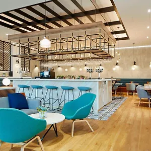 Courtyard By Marriott Luton Airport לוטון