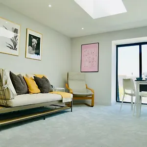 https://stunning-sea-view-apartment-near-the-beach-bournemouth-poole.tophotelsbath.com